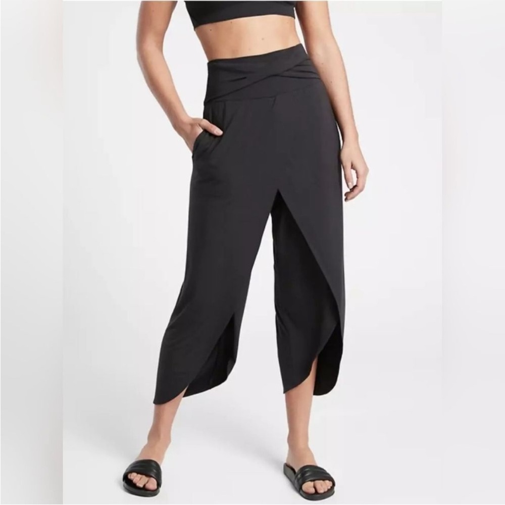 Athleta Black Wrap Capris